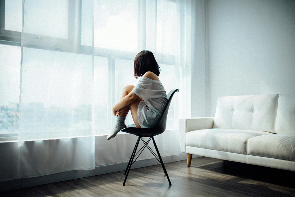 A person offering quiet support to someone healing from narcissistic abuse